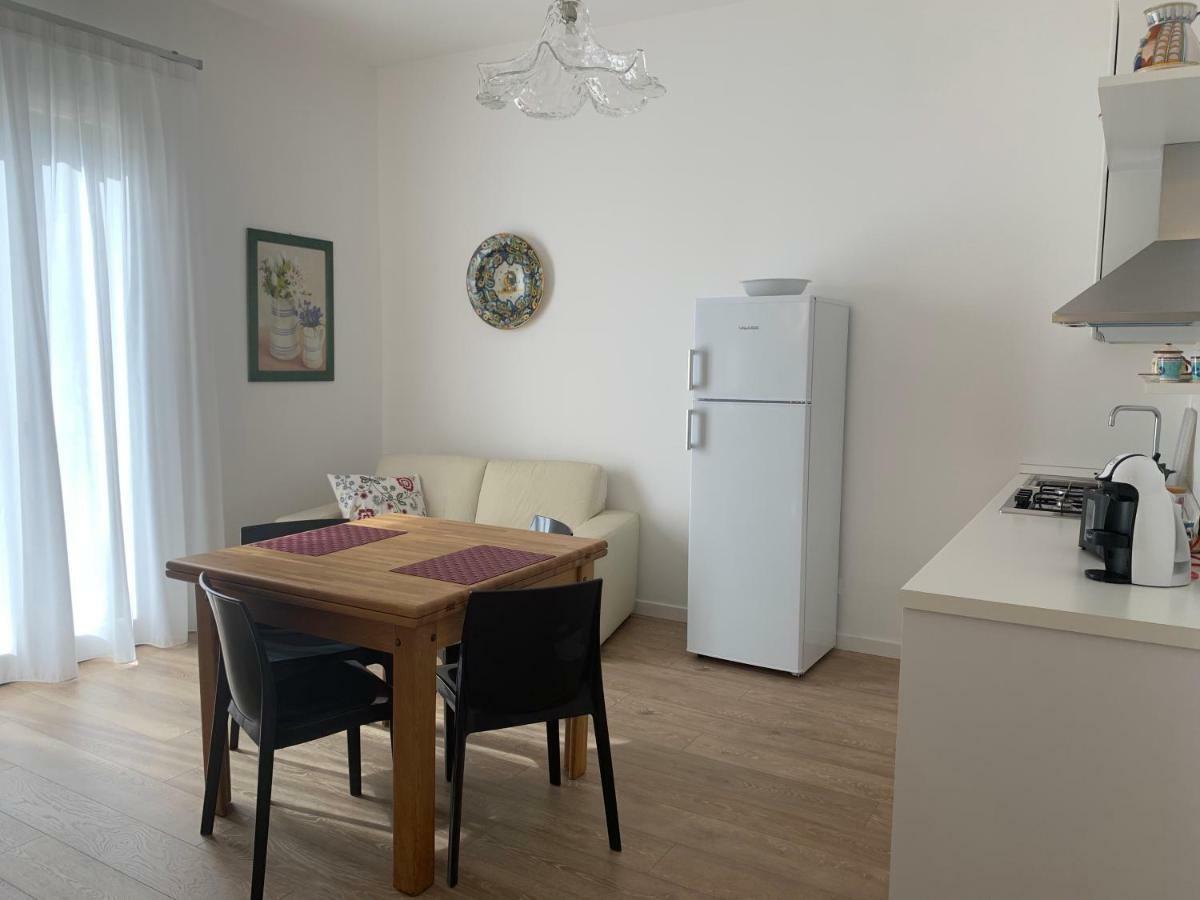 Residence Le Rose 卡斯泰拉马莱 外观 照片
