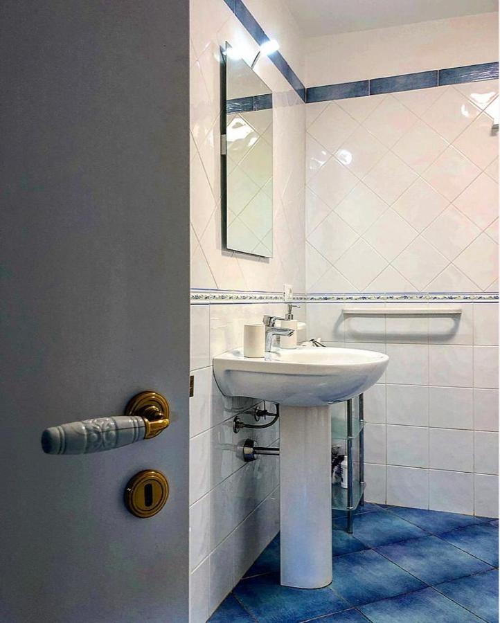 Residence Le Rose 卡斯泰拉马莱 外观 照片